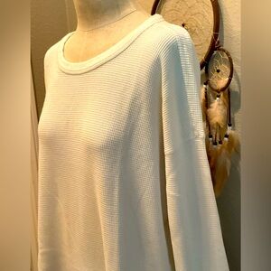 Faherty Women Pima Cotton blend White Waffle Knit Long Sleeve Tee. Size XLarge